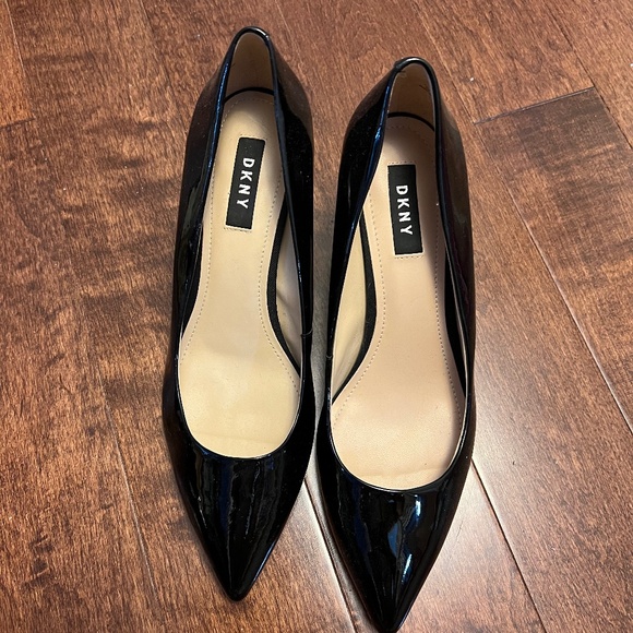 DKNY patent leather shoes NWOT - Picture 1 of 3